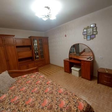 Академіка Корольова вул., 86