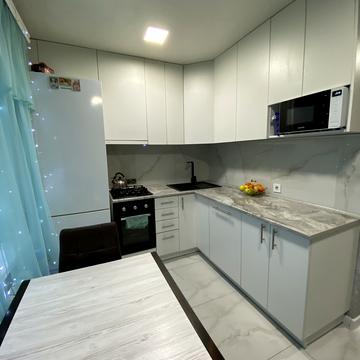 Шкільна вул. (Героїв Сталінграда), 8