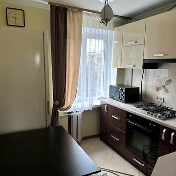 Володимира Великого вул. (Артема), 4