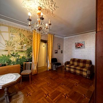 Василя Чумака вул., 4