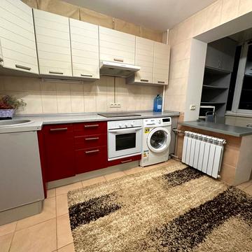 Слави бульв., 4