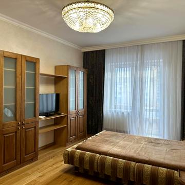 Академіка Єфремова вул. (Командарма Уборевича), 8-А