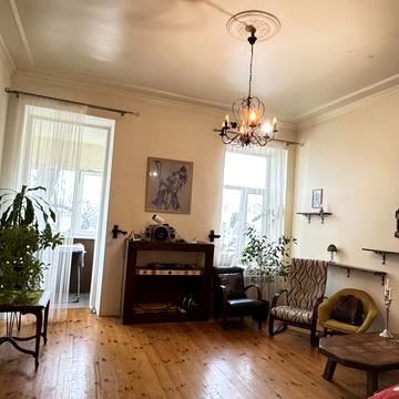 Середньофонтанська вул., 10