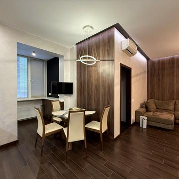 Євгена Коновальця вул. (Щорса), 24