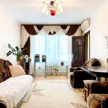 Академіка Грушевського вул., 38