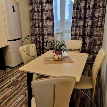 Олександрівська вул., 1