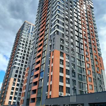 Миколи Гулака вул., 4