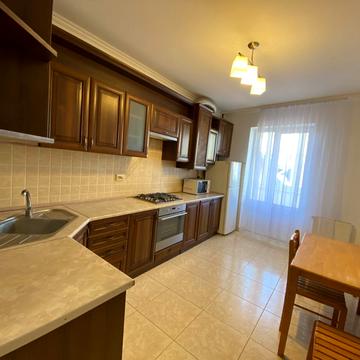 Драгоманова вул., 27