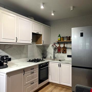 Луганська вул., 12