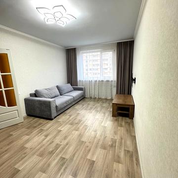 Метробудівників вул., 42