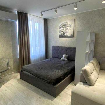 Дніпровська набережна вул., 18-Б