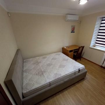 Героїв полку "Азов" вул. (Маршала Малиновського), 1