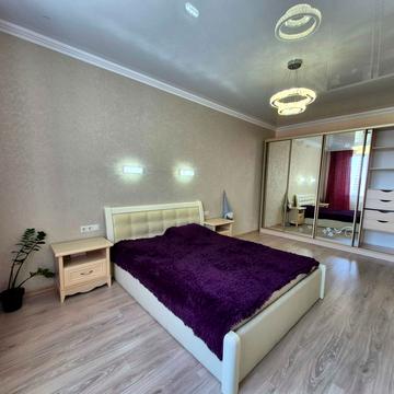 Середньофонтанська вул., 26