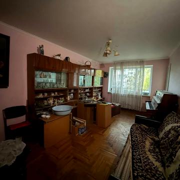 Університетський пров., 11