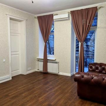 Межигірська вул., 22