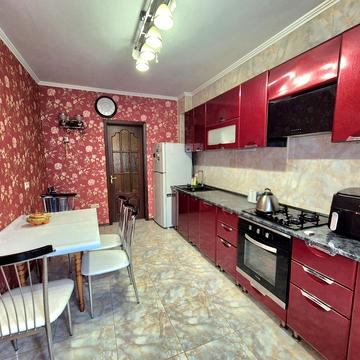 Захисників України вул. (1-го Травня), 10б