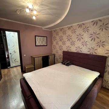 Набережна Перемоги вул., 126