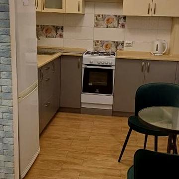 Троїцько-Кирилівська вул. (Олексія Терьохіна), 14-Б