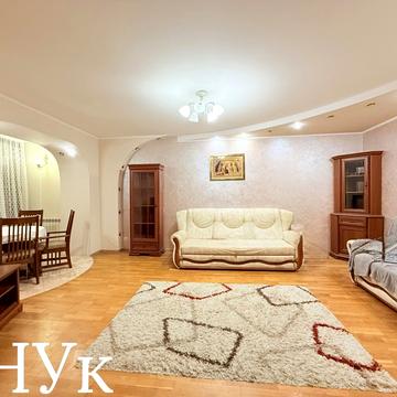 Вячеслава Чорновола вул. (), 26