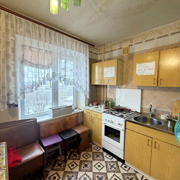 Узбекистанська вул., 11