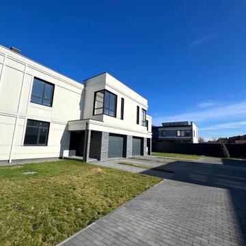 Вишнева вул.