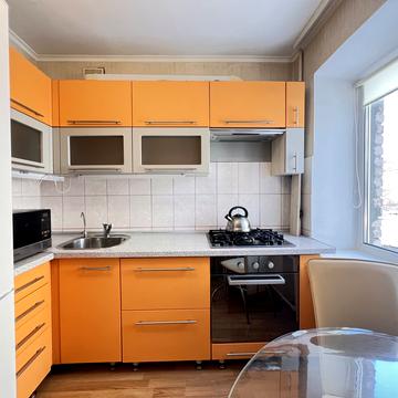 Севастопольська вул., 18