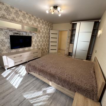 Анни Ахматової вул., 24