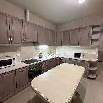 Дарницький бульв., 8-Б