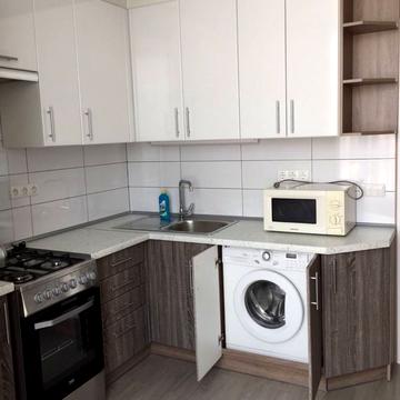 Писаржевського вул., 8