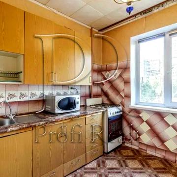 Тростянецька вул., 8