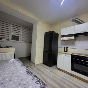 Льва Ландау просп. (50-річчя СРСР), 52-Л