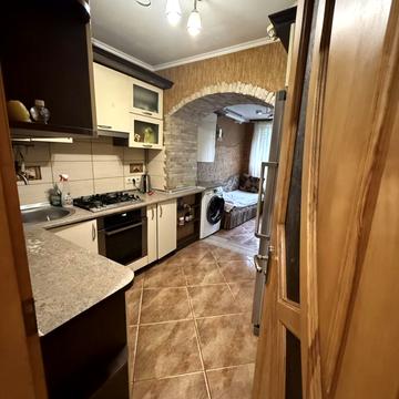 Низинна вул., 25