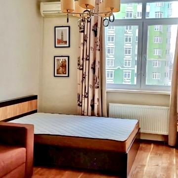 Воскресенська вул., 12-Б