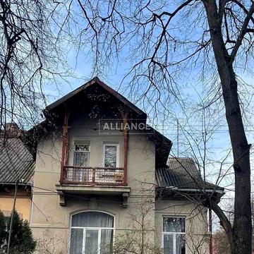 Тарнавського вул., 9