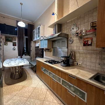 Костельна вул., 7