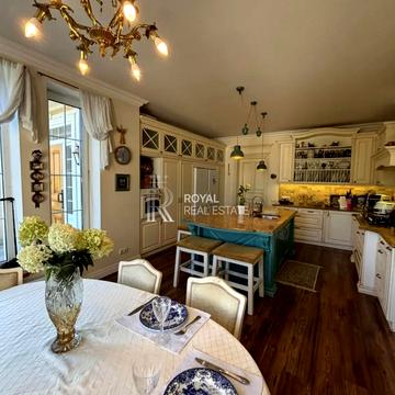 Центральна, 7