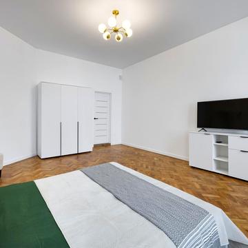 Святого Теодора пл., 11