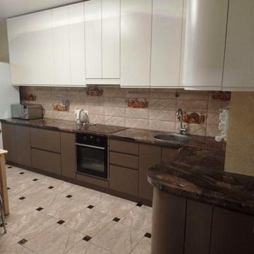 Воскресенська вул., 18