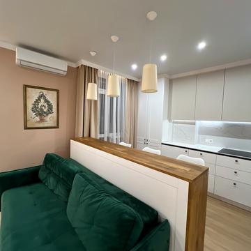 Богдана Хмельницького вул., 76