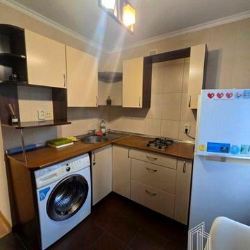 Михайла Донця вул., 25