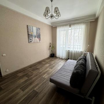 Велика Васильківська вул. (Червоноармійська), 122