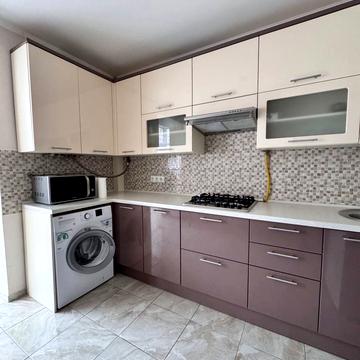 Андрія Мельника вул., 10 к3