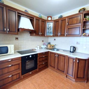 Лариси Руденко вул., 10-Б