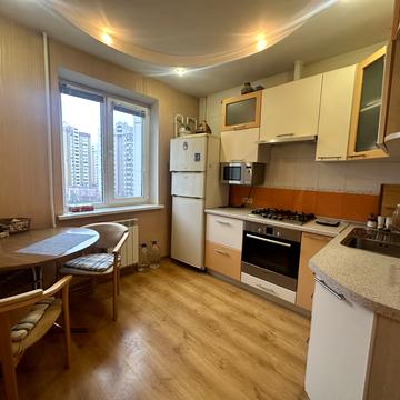 Лариси Руденко вул., 15/14