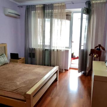 Володимира Івасюка просп. (Героїв Сталінграду), 8