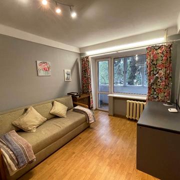 Братиславська вул., 14