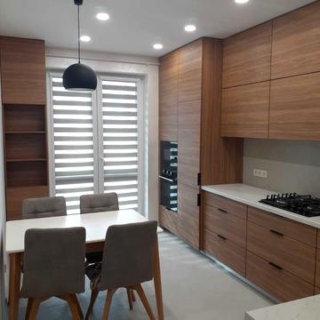 Угорська вул., 12