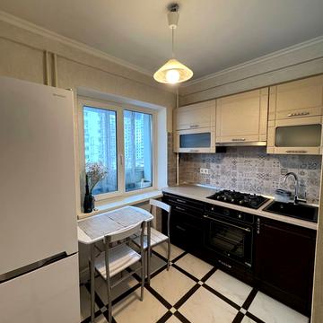 Мілютенка вул., 28