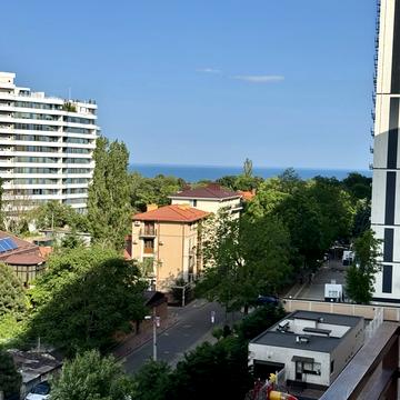 Літературна вул., 8