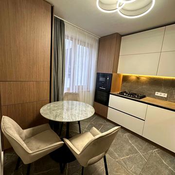 Європейська вул., 1